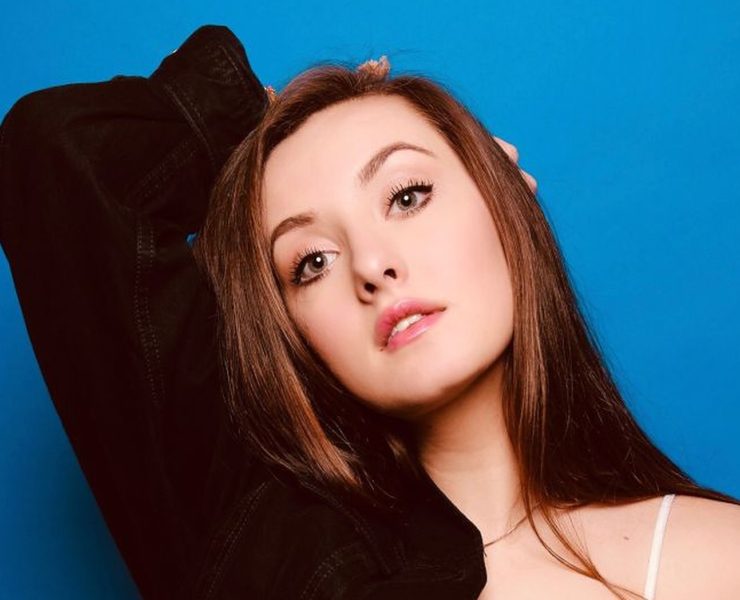 Caroline Sky by Henrik Meng