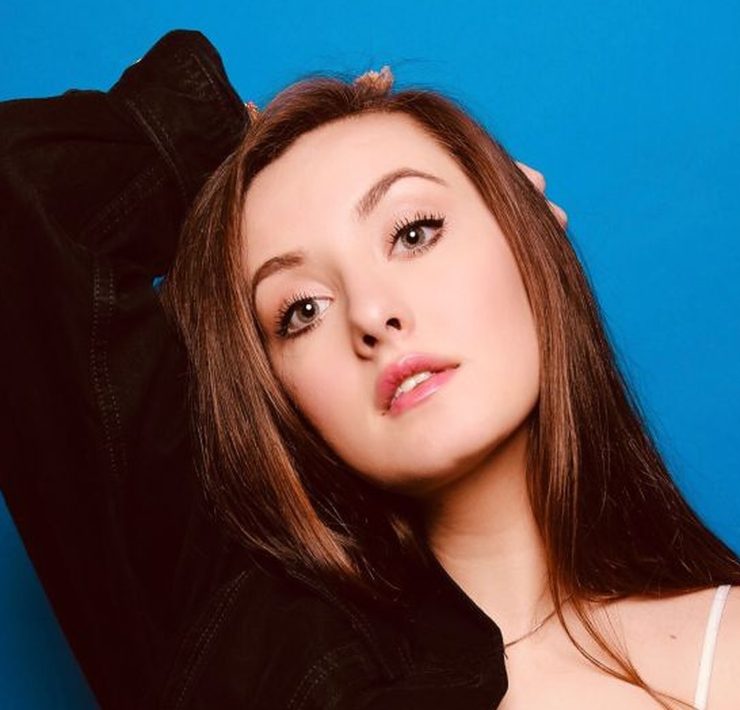 Caroline Sky by Henrik Meng